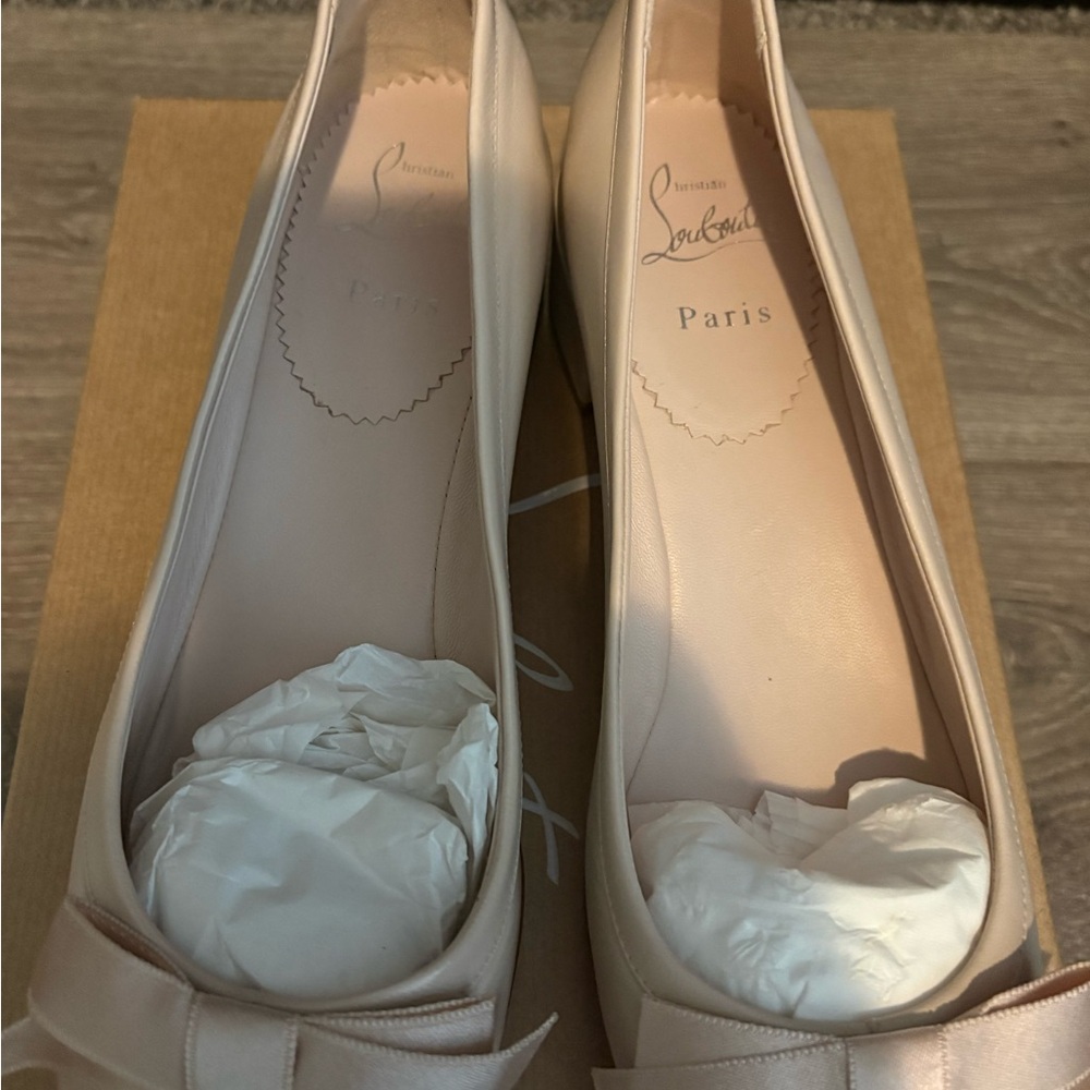 NIB Christian Louboutin Nude Satin Bow Mamaflirt Square-Toe Flats. - Picture 2 of 7